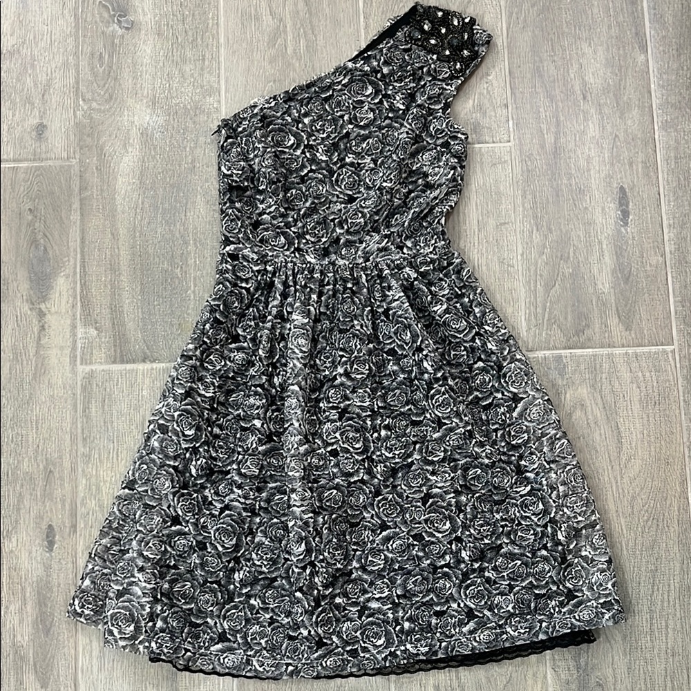 Elegant One-Shoulder Black and Gray Floral Dress by David Meister
